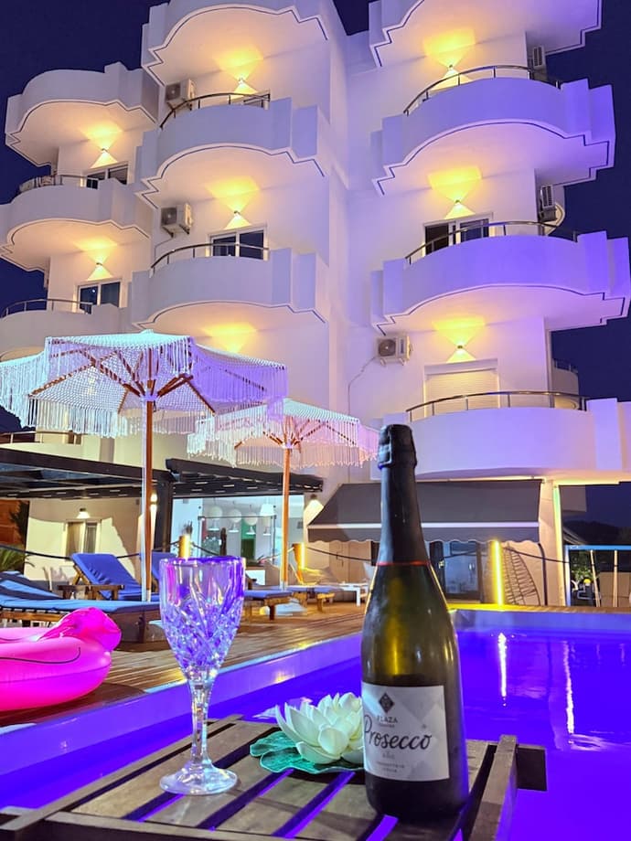 Hotel Belle Vue, Primary image