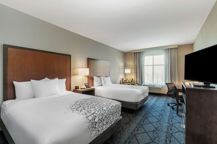 La Quinta Inn & Suites by Wyndham Kansas City Beacon Hill, Primary image