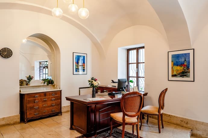 BlueBell Hotel, Reception