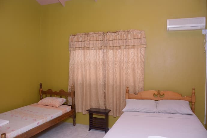 Hillview Apartments and Vehicle Rental, Room