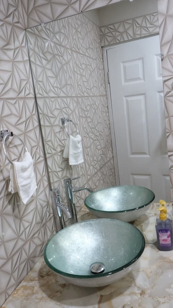 Hillview Apartments and Vehicle Rental, Primary image