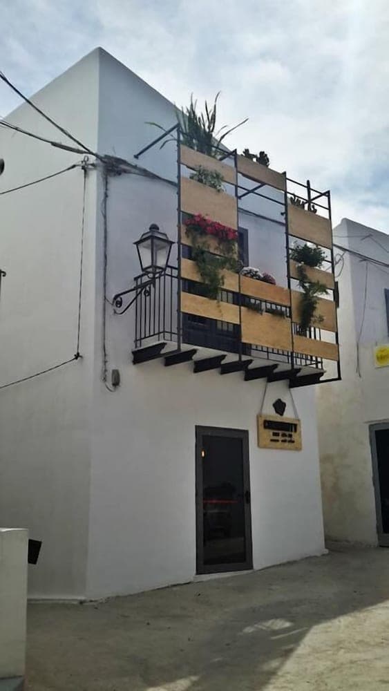 Community Rooms & Wine, 