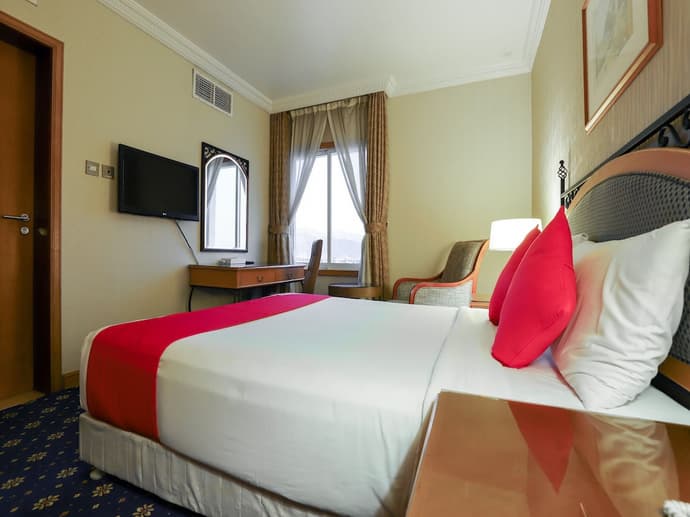 City Plaza Hotel, Room