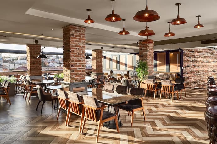 Hotel Gold, Primary image