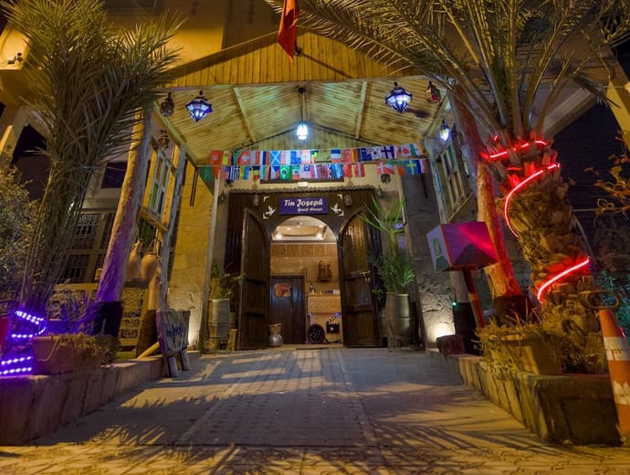 Tin Joseph, Primary image