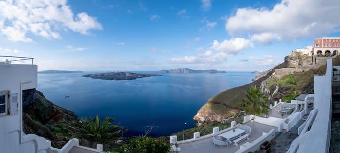 Loucas On The Cliff, Primary image