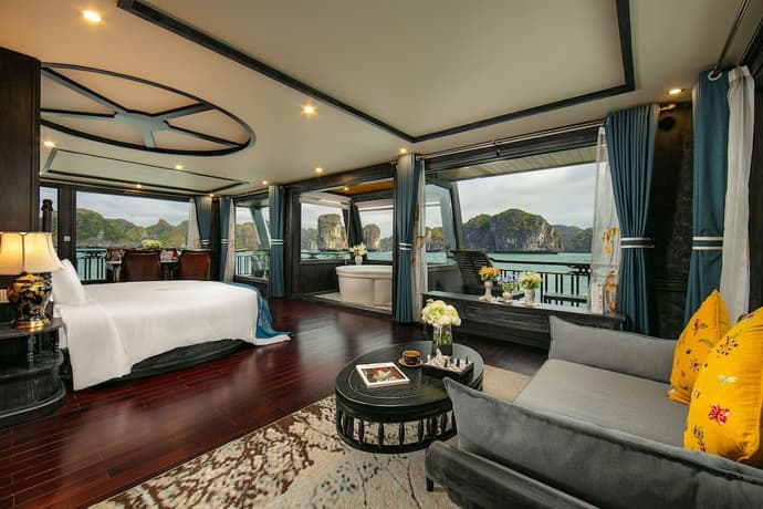 La Regina Grand Cruise, Primary image