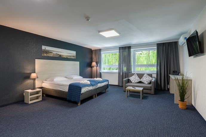 Aqua House, Primary image