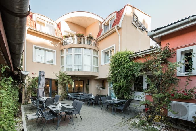 Pensiunea David, Primary image