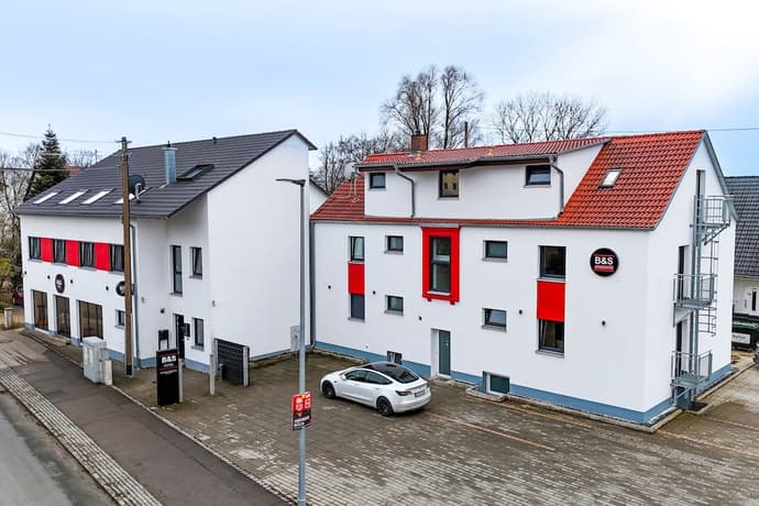 B&S Hotel, Primary image