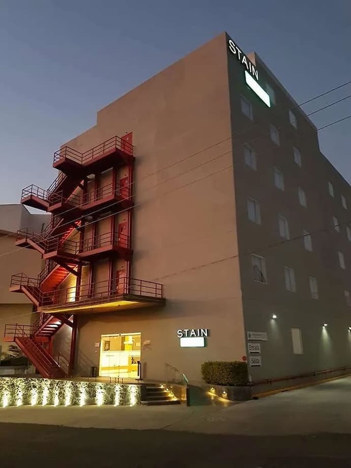 Stain Loft & Suites, Primary image