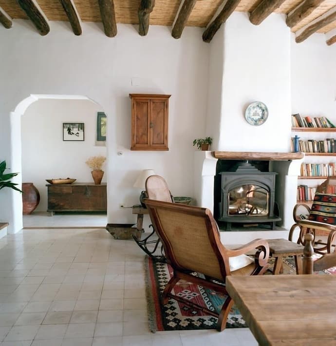 Las Chimeneas, Primary image