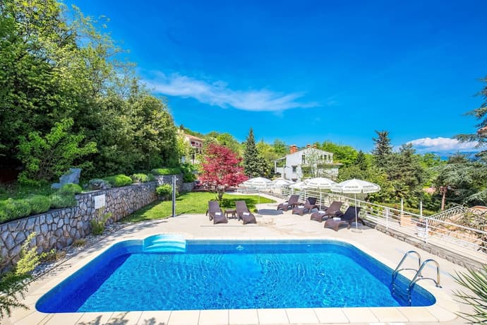 Villa Nada, Primary image