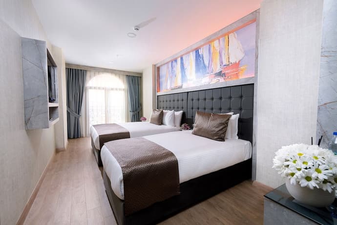 Four Sides Sisli, Primary image