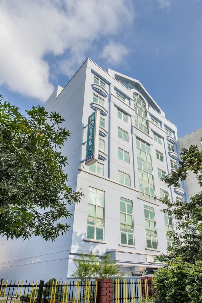 Hotel 81 Lucky, Primary image