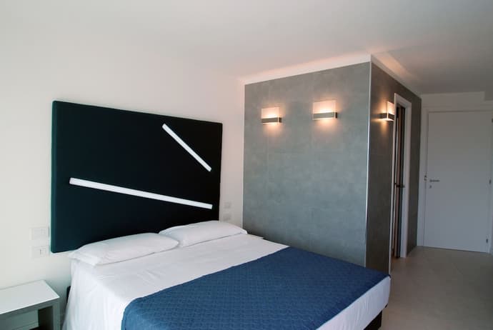 Lungotevere Suite, Primary image