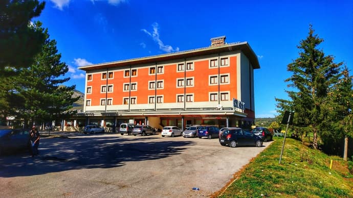 Hotel Holidays, Primary image