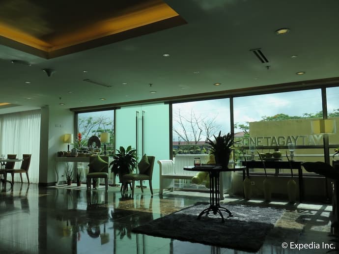 One Tagaytay Place, Interior entrance