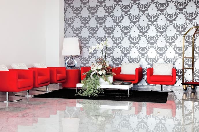 SHotel, Primary image