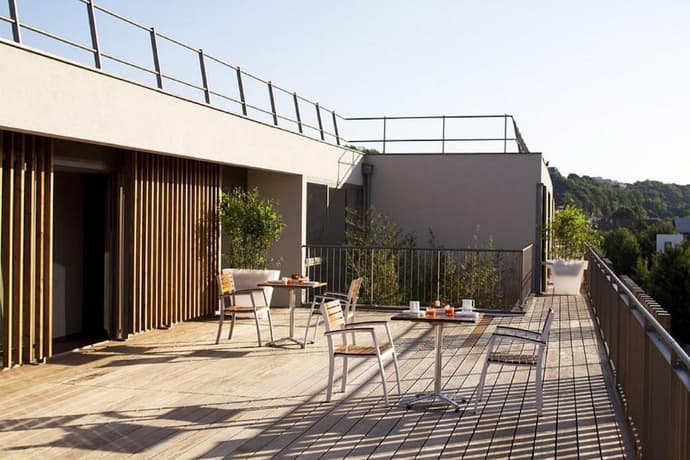 Adonis Lyon Dock Ouest, Primary image