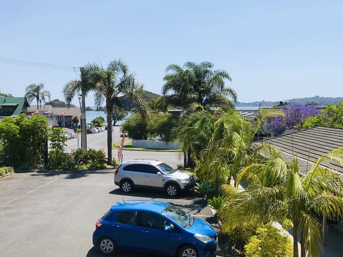 Bounty Motel, Primary image