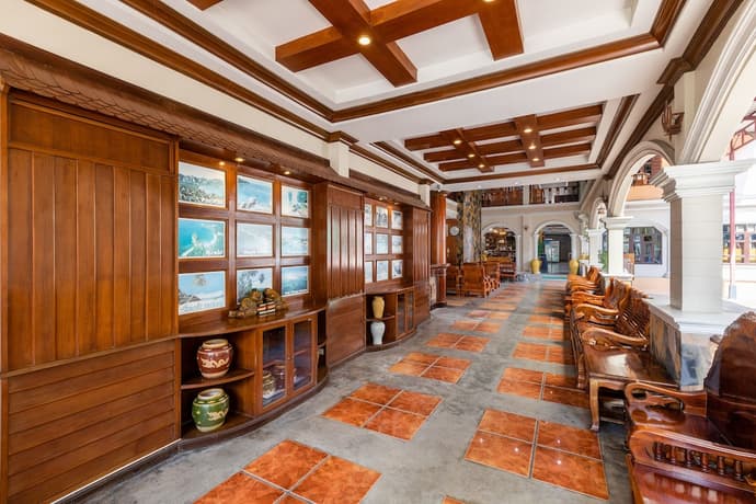 Tony Resort, Interior entrance