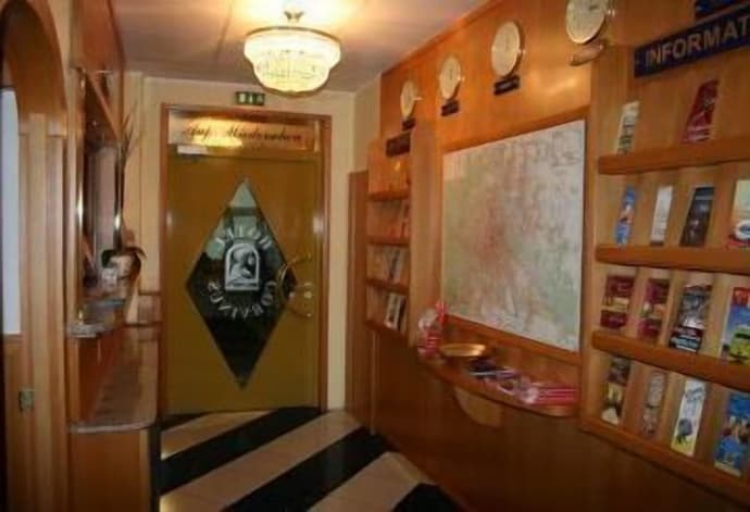 Hotel Corvinus, Lobby