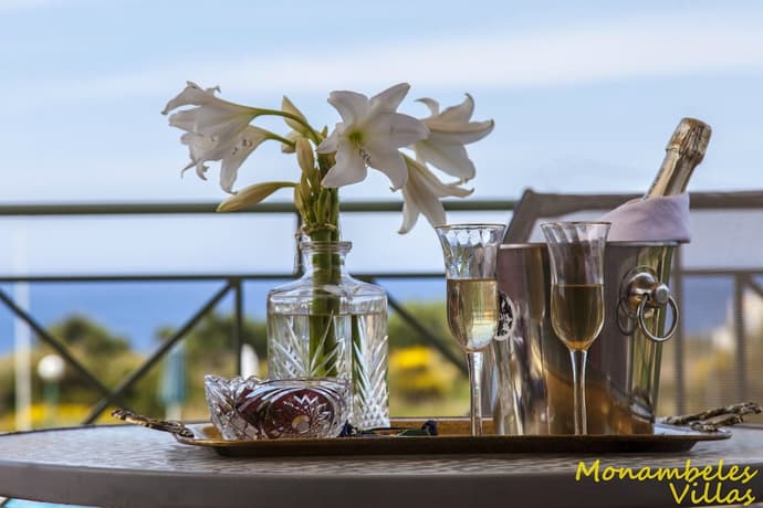 Monambeles Villas, Primary image