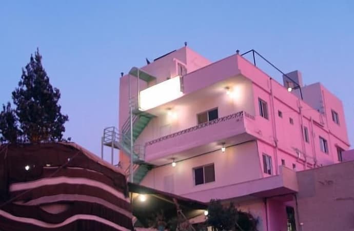 Valentine Inn, Primary image