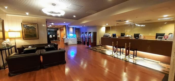 Diamond Hotel, Primary image