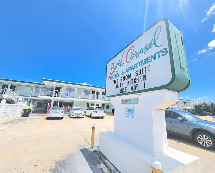 Beach Carousel Motel, Primary image