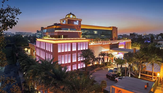 Taj Agra, Primary image