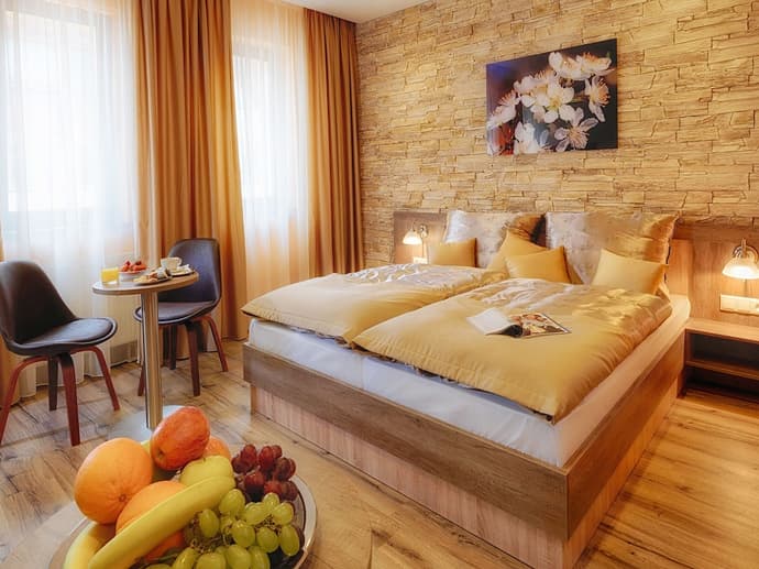 Hotel Viktor, Primary image