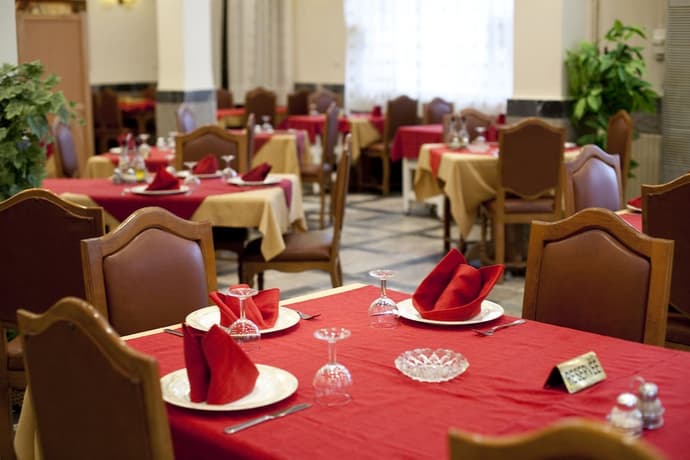 Hotel Hydra, Primary image