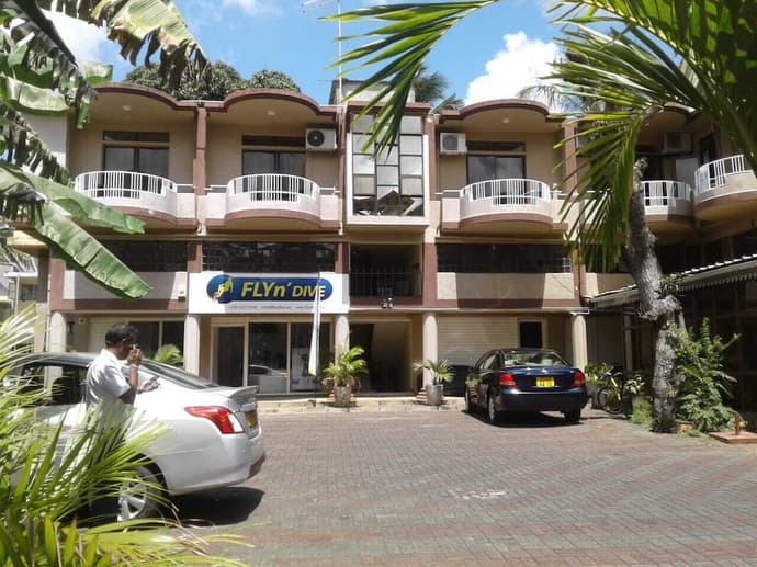 Oceanic Villa, Primary image