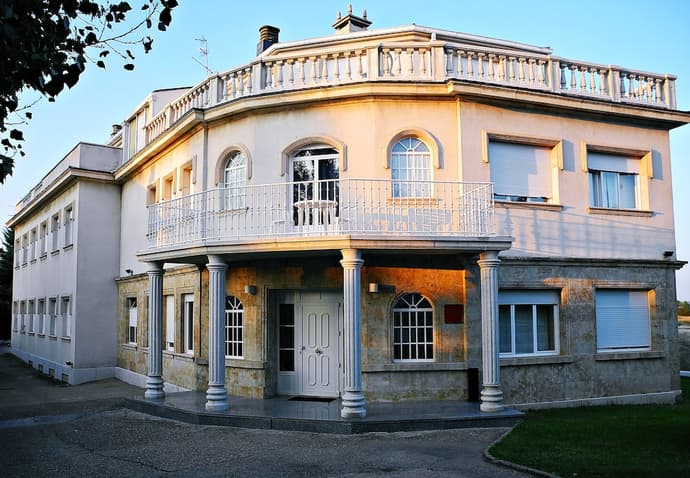 Casablanca Hotel Studios, Primary image