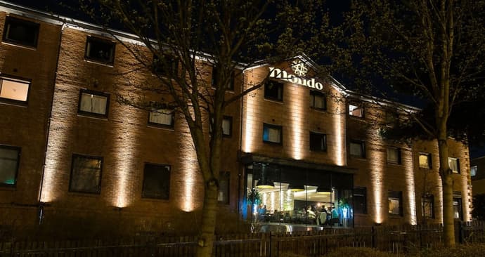 Mondo Hotel, Primary image
