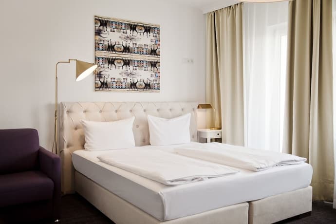 Hotel Les Nations, Primary image