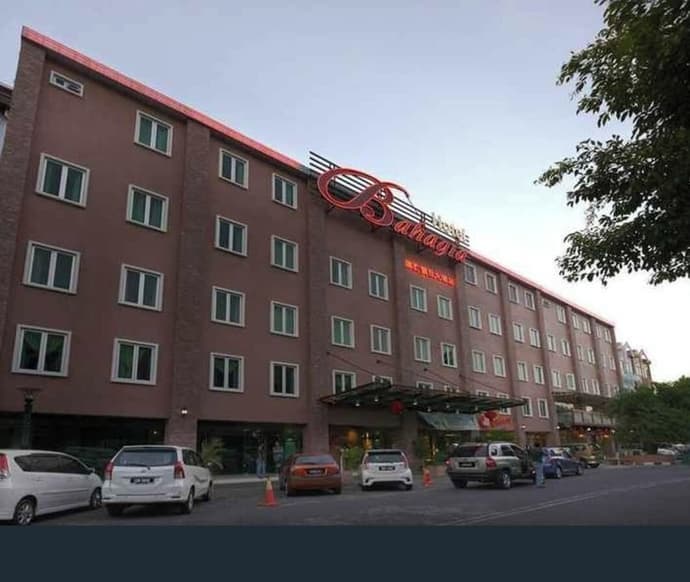 Hotel Bahagia, Primary image