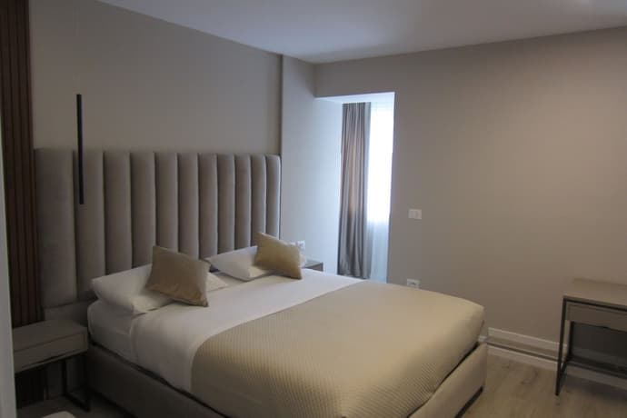 Freddy's Hotel, Primary image