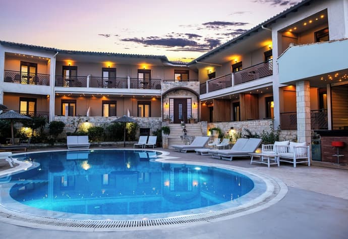 Stamos Hotel, Primary image