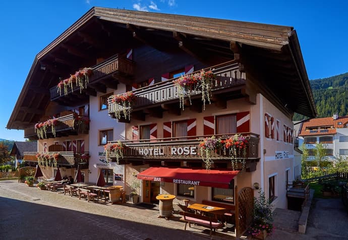 Hotel Rose, Primary image