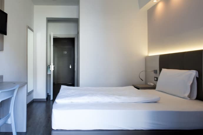 Ariston, Primary image