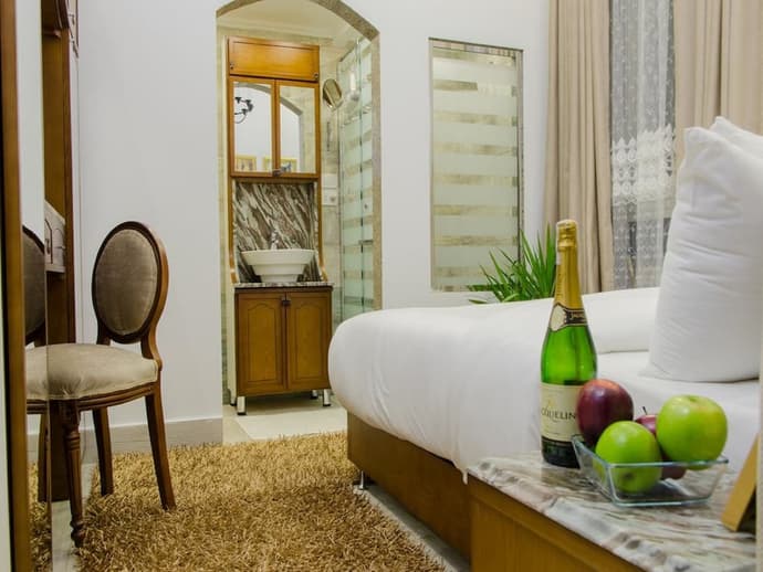 Paris Hotel, Primary image