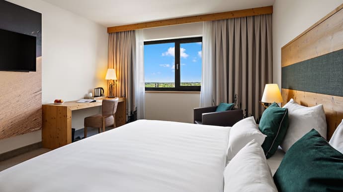 Hotel Fire & Ice, Primary image