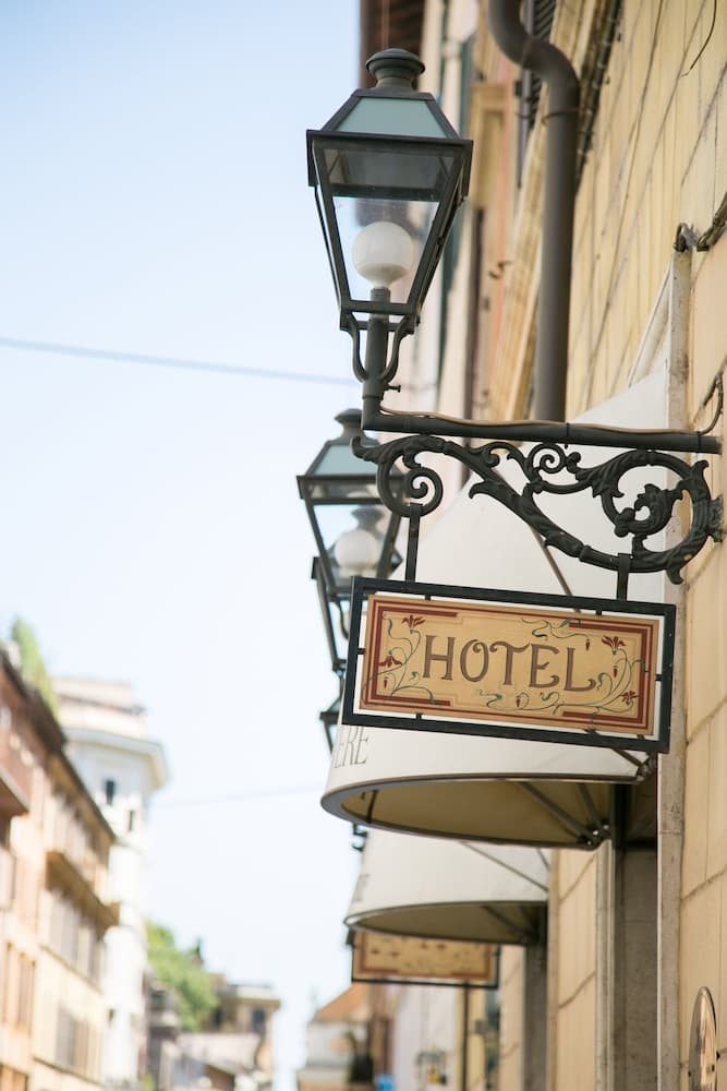 Hotel Trastevere, Primary image