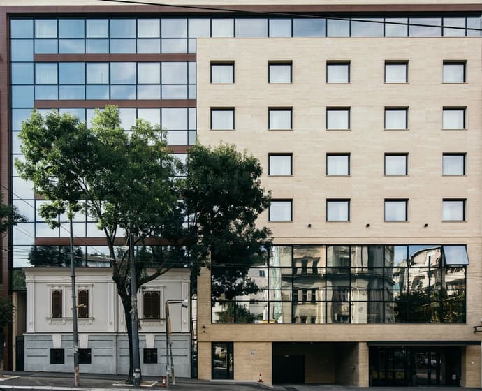 Central Point Hotel, Primary image