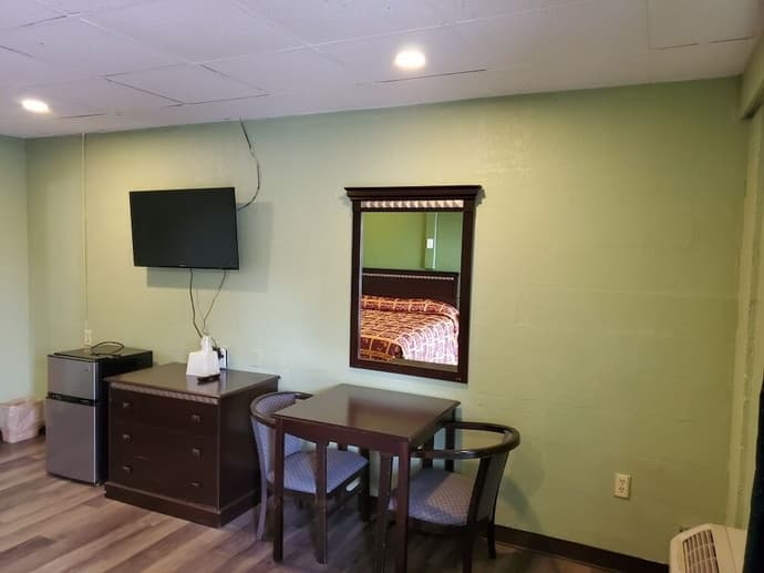 Trailway Motel, Primary image