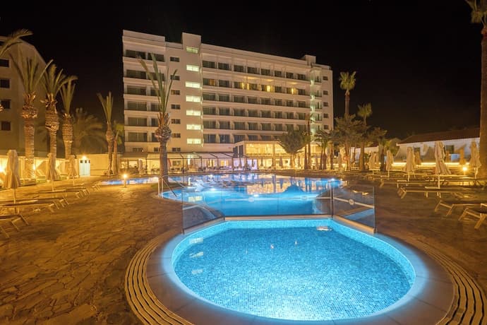 Bohemian Gardens Hotel, Primary image