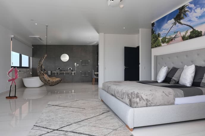 Gray Door Apartments - Adults Only, Primary image